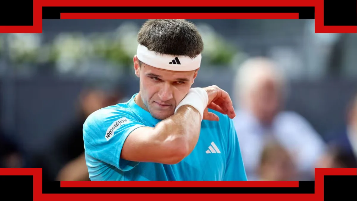 Jakub Menšíks Kollaps bei den French Open: Die schockierende Wahrheit hinter seinem Abtransport im Rollstuhl und der „irrsinnigen“ Hitze Kontroverse