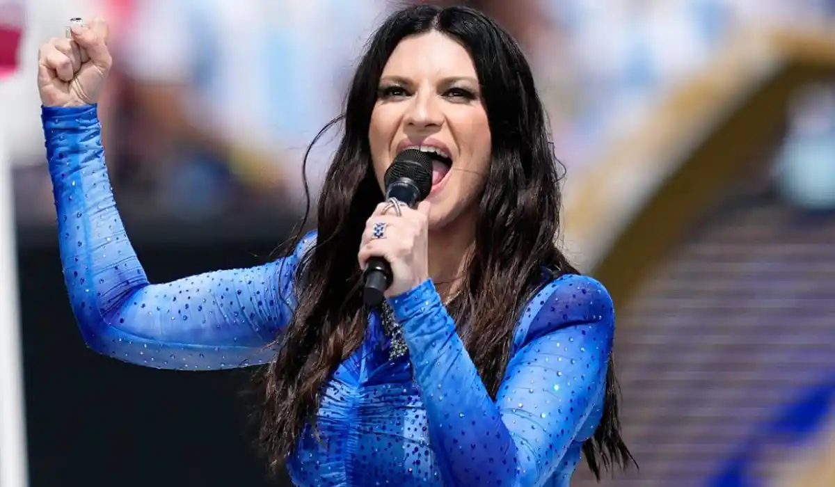 Il significato segreto del vestito blu di Laura Pausini ai Mondiali e la chiamata improvvisa di Robbie Williams